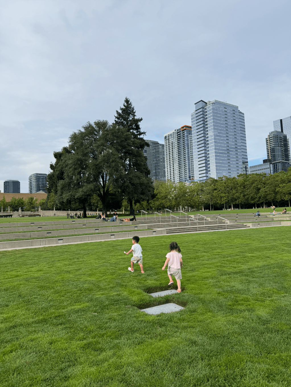 Summer Playdates & Sweet moment at Bellevue Downtown&nbsp;park